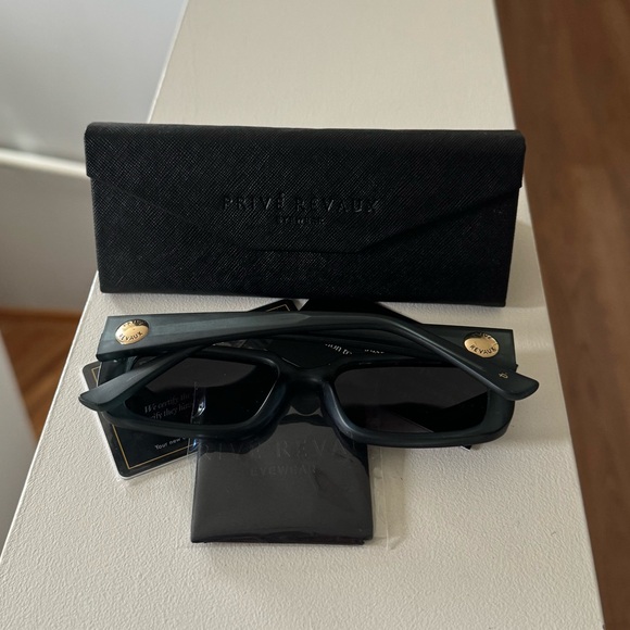 Brand new”Prive Revaux”Unisex sunglasses.(Case,washcloth included).Color-black🖤 - Picture 5 of 16